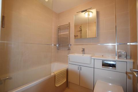 2 bedroom flat to rent, Grenville Place, London NW7