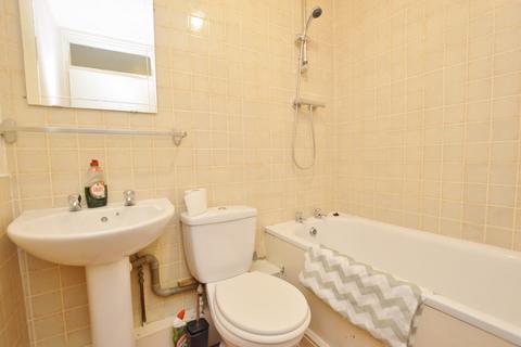 2 bedroom flat for sale, Ely Road, Leyton