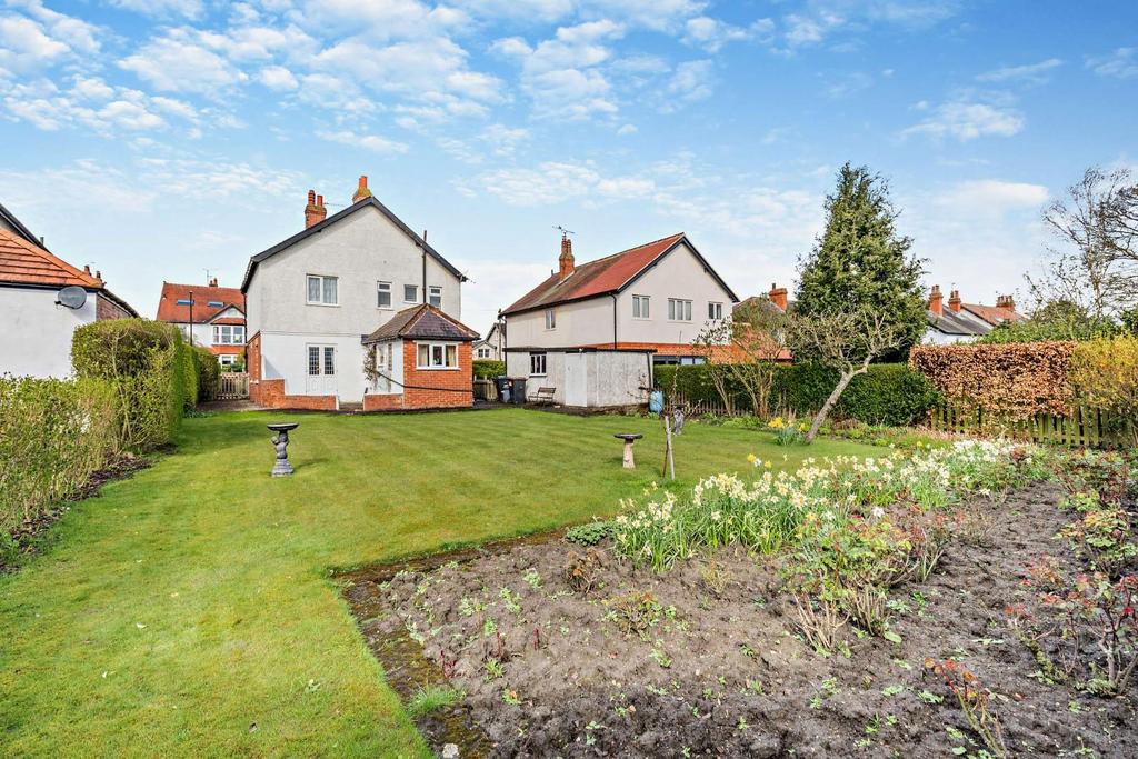 Woodlands Drive, Harrogate, HG2 7AT 3 bed detached house for sale £525,000