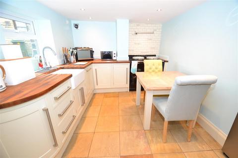 2 bedroom end of terrace house for sale, High Street, Queensbury