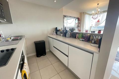 2 bedroom apartment to rent, Watermark , Ferry Road, Cardiff
