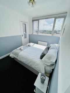 3 bedroom terraced house to rent, Everleigh Street, Leeds