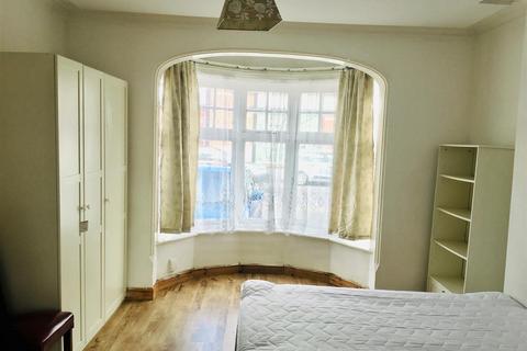 2 bedroom flat to rent, * £102pppw Excluding Bills* Flat 1, Albert Road, NOTTINGHAM NG2