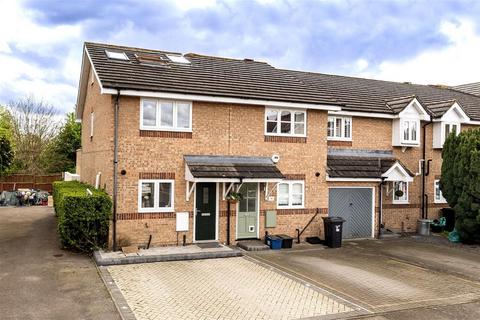 3 bedroom end of terrace house for sale, Fieldhouse Close, South Woodford