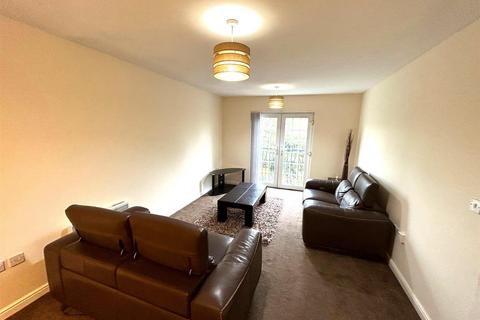 2 bedroom flat for sale, Redfield Croft, Leigh