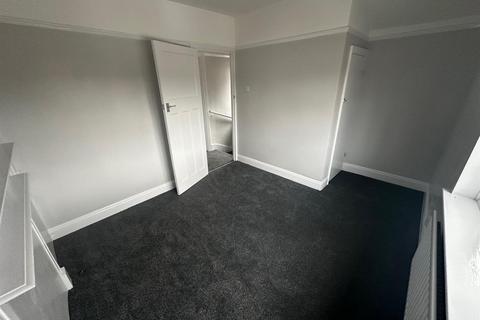 2 bedroom house to rent, Olron Crescent, Bexleyheath