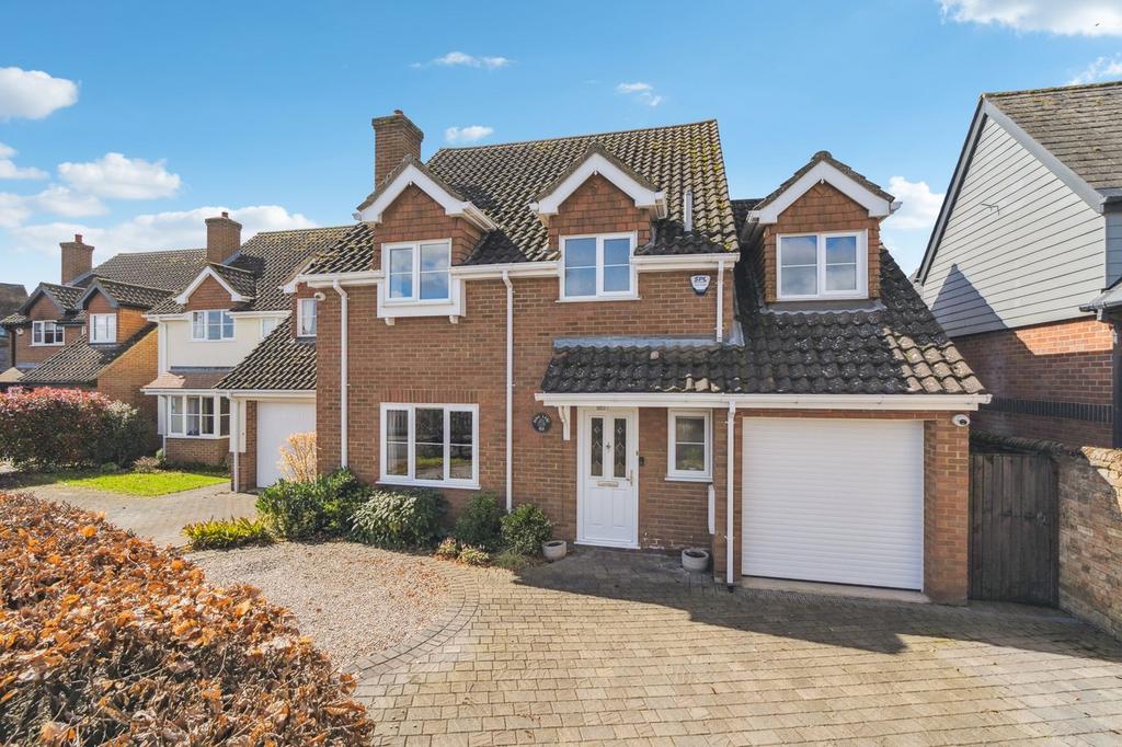 Park Lane, Henlow, SG16 5 bed detached house for sale £585,000