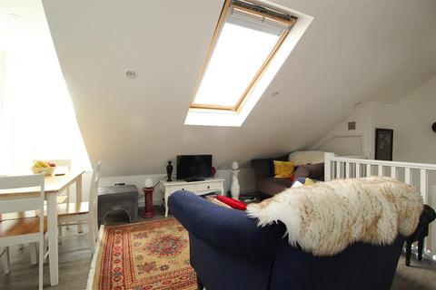 2 bedroom flat to rent, Denmark Villas, Hove BN3