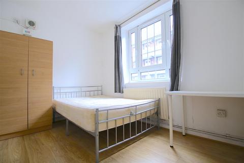 3 bedroom flat to rent, Fairclough Street, London E1