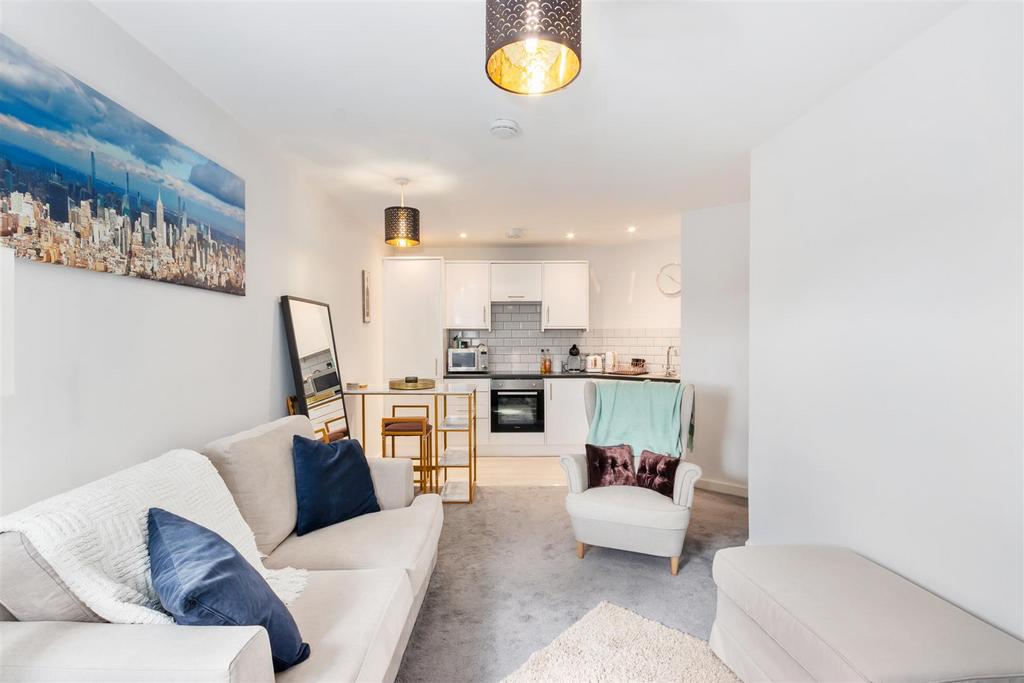 West Barnes Lane, Motspur Park KT3 1 bed flat £285,000