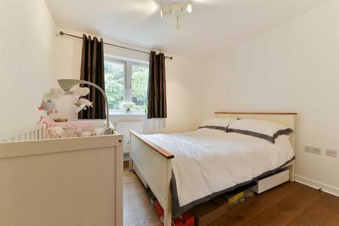1 bedroom flat for sale, Queens Court, Revere Way, Ewell
