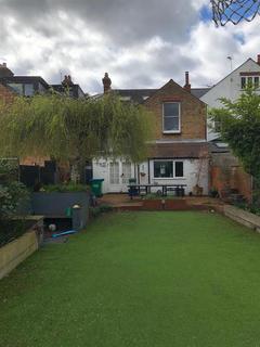 118 Tudor Road, Hampton, TW12 2NF