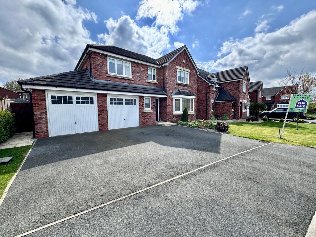 Fieldings Close, Longton, Preston, PR4 4 bed detached house for sale £550,000