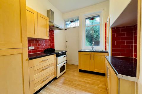 1 bedroom flat to rent, Glebe Street, Huddersfield HD1