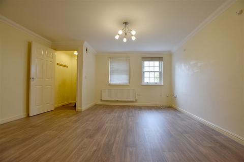 2 bedroom apartment to rent, Gawton Crescent, Coulsdon