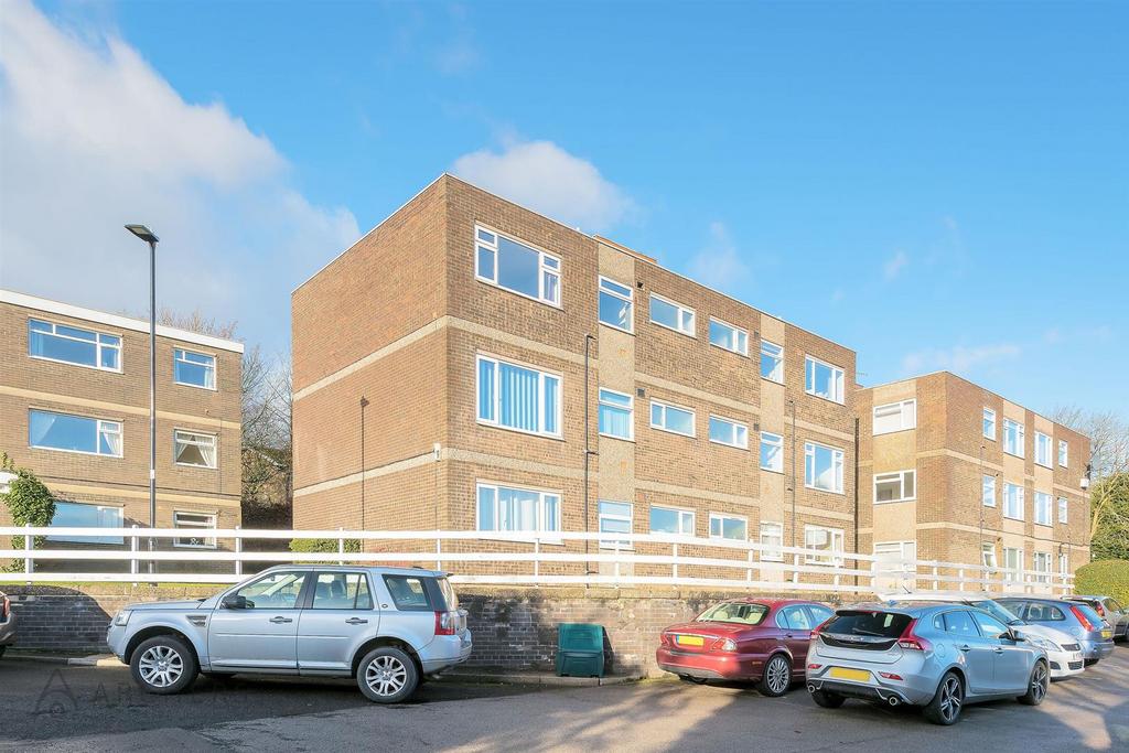 Hallam Grange Close, Fulwood, Sheffield 2 bed apartment to rent £750 pcm (£173 pw)