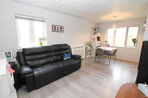 2 bedroom apartment for sale, Evelyn Way, Wallington SM6