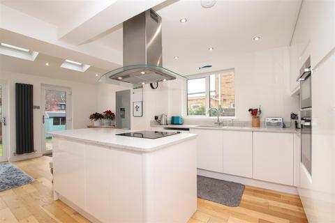 3 bedroom semi-detached house for sale, Farm Close, Exeter