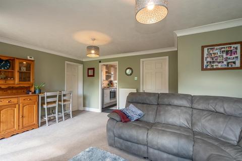 2 bedroom apartment for sale, Highland Drive, Leverstock Green, Hertfordshire, HP3 8PT
