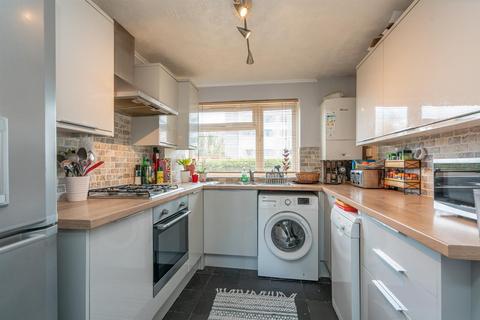 2 bedroom apartment for sale, Highland Drive, Leverstock Green, Hertfordshire, HP3 8PT