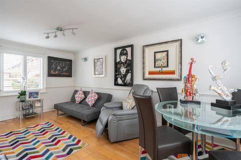 16 Micklem Drive, Hemel Hempstead, HP1 2PR