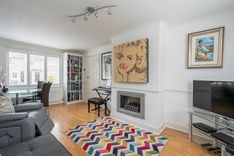 16 Micklem Drive, Hemel Hempstead, HP1 2PR