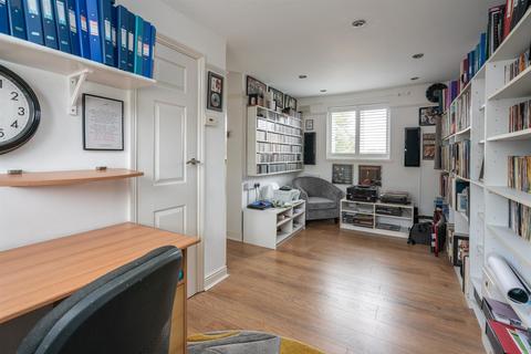 16 Micklem Drive, Hemel Hempstead, HP1 2PR