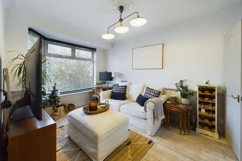 1 bedroom apartment for sale, Garden Road, Walton-On-Thames