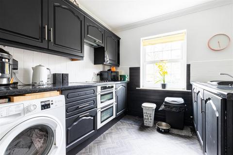 2 bedroom flat for sale, Brumby Hall Gardens, Scunthorpe