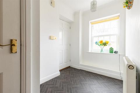 2 bedroom flat for sale, Brumby Hall Gardens, Scunthorpe