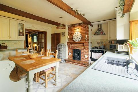 3 bedroom cottage for sale, Chapel Hill, Clayton West, Huddersfield, HD8 9HA