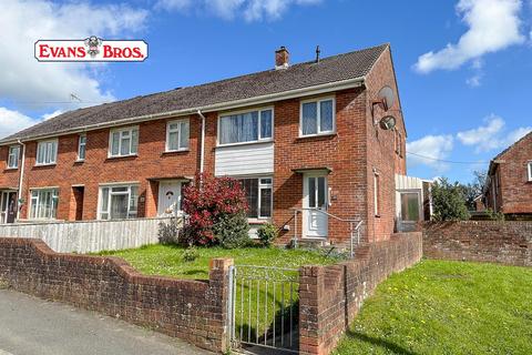 3 bedroom house for sale - Ideal 1st Buy / Investment. 3 Bed House In Johnstown, Carmarthen