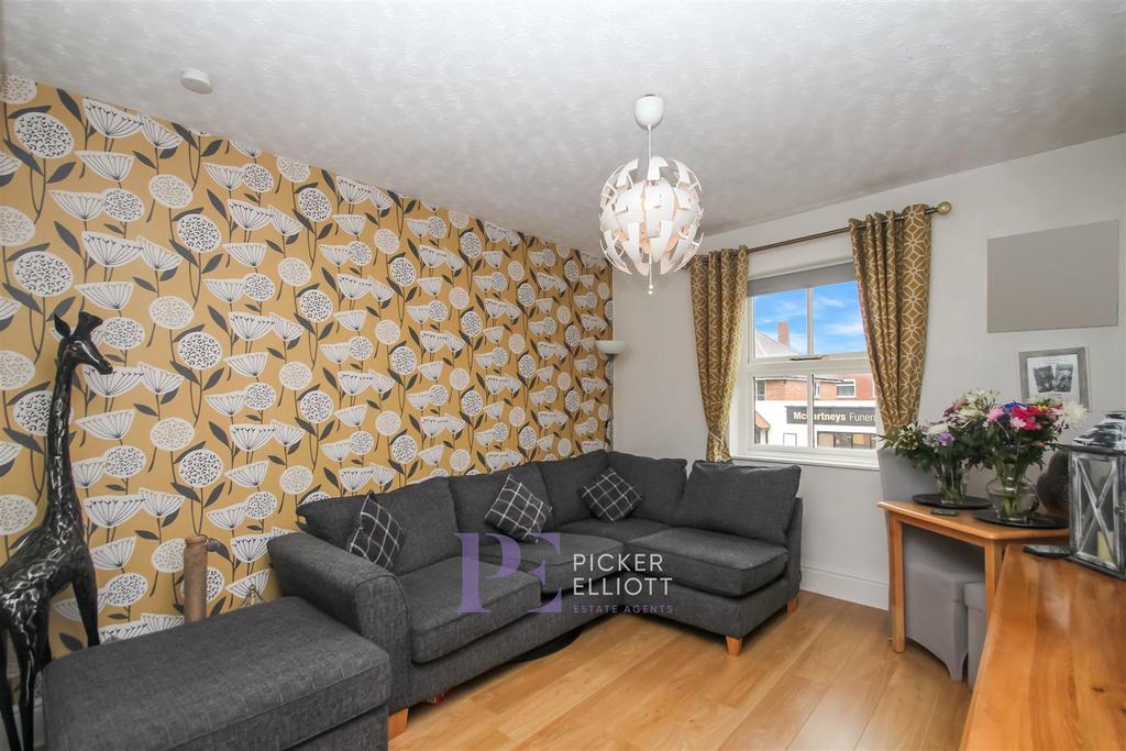 Coventry Road, Hinckley LE10 2 bed flat for sale £110,000
