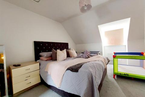 3 bedroom end of terrace house for sale, Teddington Place, Pontarddulais, Swansea