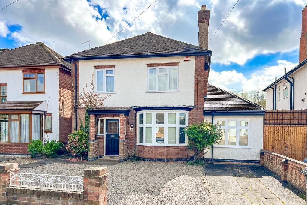 Westfield Drive, Loughborough, LE11 3 bed detached house for sale £