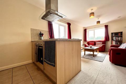 2 bedroom flat to rent, Hastings House