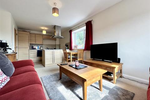 2 bedroom flat to rent, Hastings House
