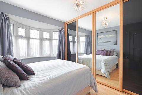 3 bedroom terraced house for sale, Forest Road, Barkingside IG6
