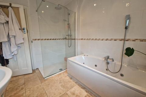 2 bedroom flat for sale, Goldings Hill, Loughton IG10