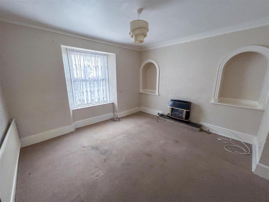 86 Laws Street, Pembroke Dock 5 bed terraced house for sale £175,000