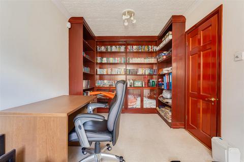 26 Warren Road, Banstead, SM7 1LA