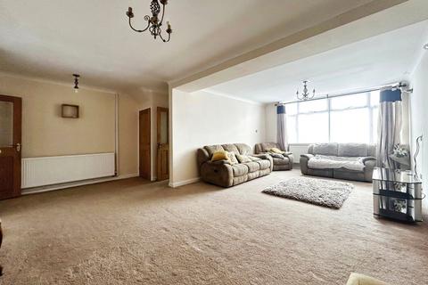 3 bedroom terraced house to rent, Humber Way, Langley SL3