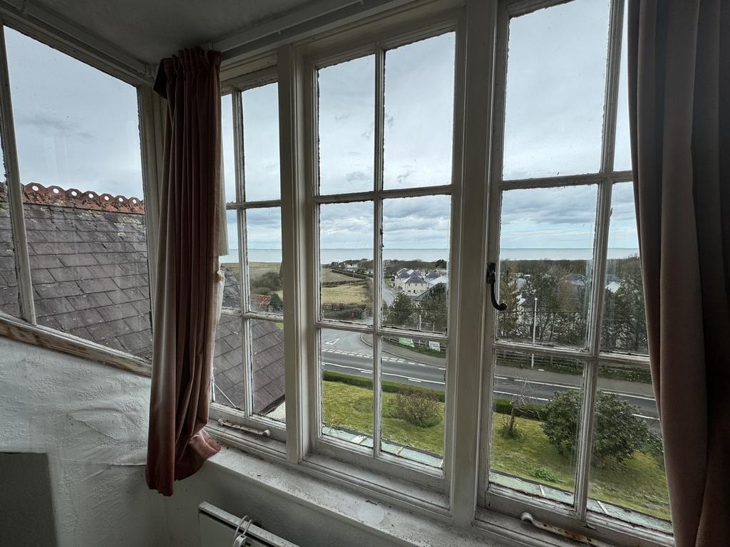 Front Bedroom 4