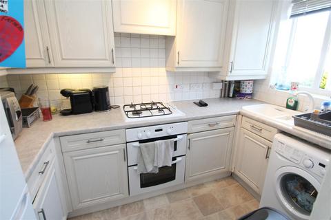 2 bedroom terraced house to rent, Denbigh Close, Adeyfield, Hemel Hempstead