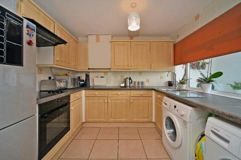 3 bedroom apartment for sale, Douglas Road, Addlestone KT15