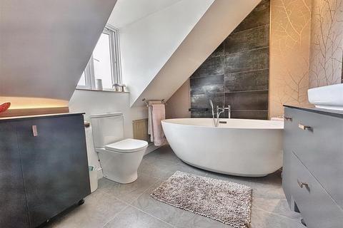4 bedroom end of terrace house for sale, Orchid Drive, Bath