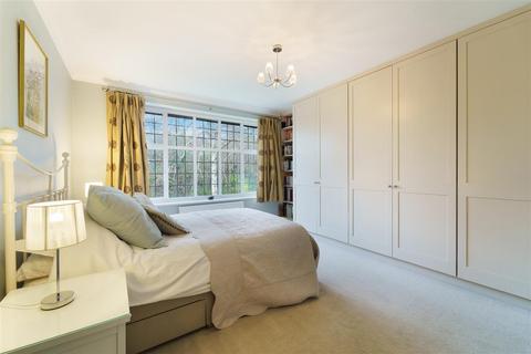 3 Hambledon Vale, Epsom, KT18 7DA