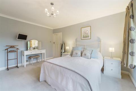 3 Hambledon Vale, Epsom, KT18 7DA
