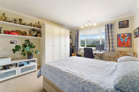 3 Hambledon Vale, Epsom, KT18 7DA
