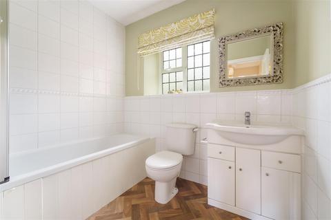 3 Hambledon Vale, Epsom, KT18 7DA